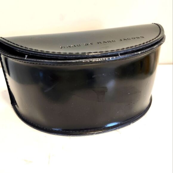 NEW Marc by Marc Jacobs Black Shiny Soft Leather Flip Top Sun/Eyeglass Case - Picture 1 of 5